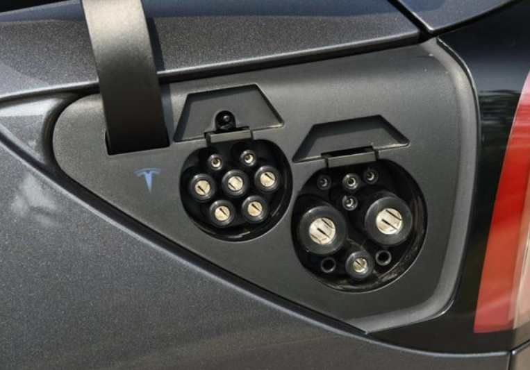 Tesla-Ladestecker